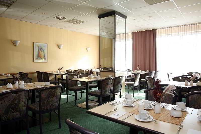Achat Hotel Chemnitz Restoran foto